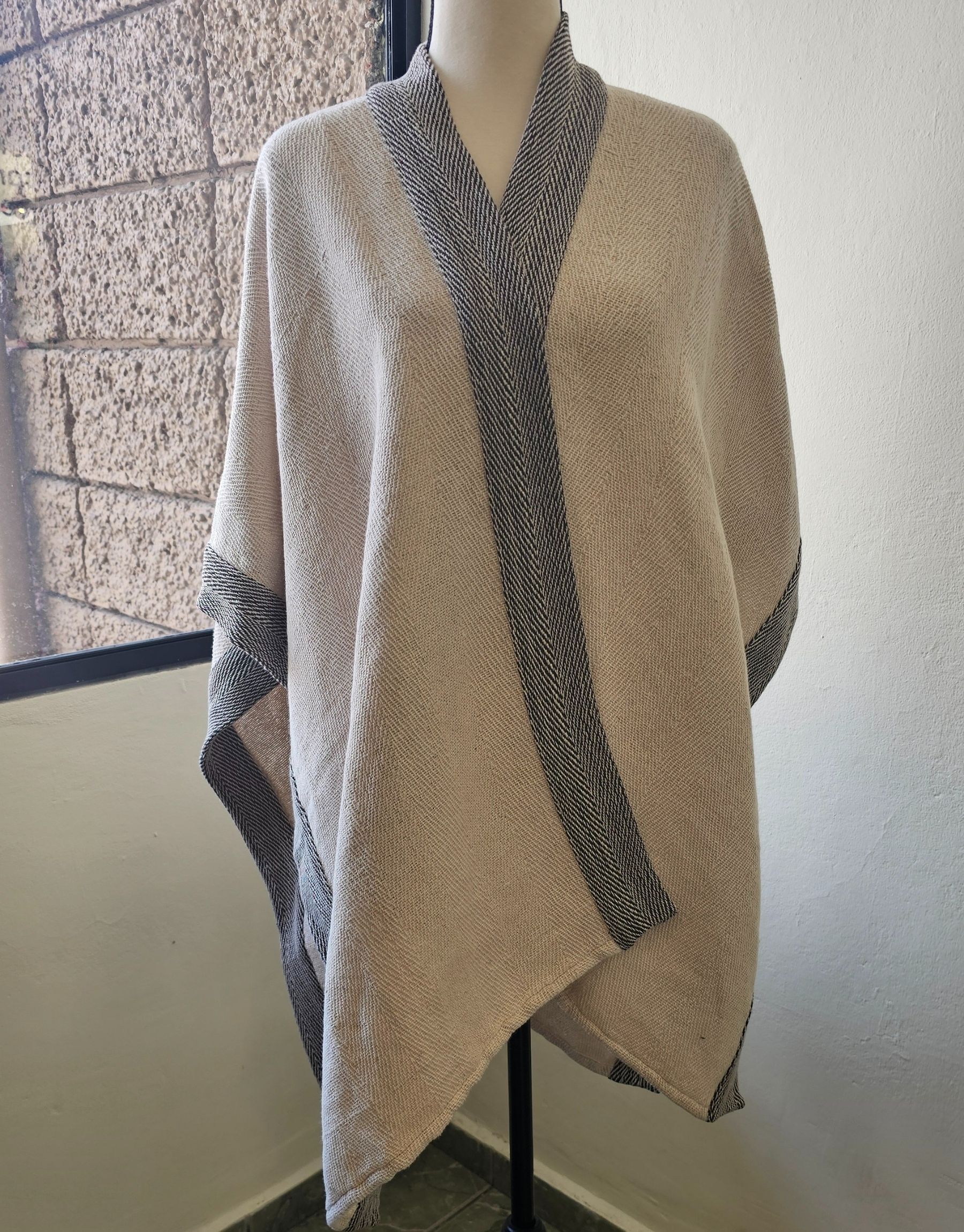 artesan-poncho-cojute-combinadocrudo-1 artesan poncho cojute combinadocrudo 1